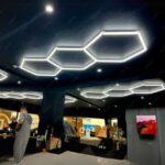 LÁMPARA HEXAGONAL LED ADOSABLE A TECHO/PARED TIPO PANAL «I» – KIT COMPLETO 03 HEXAGONALES LUZ BLANCA 120CM